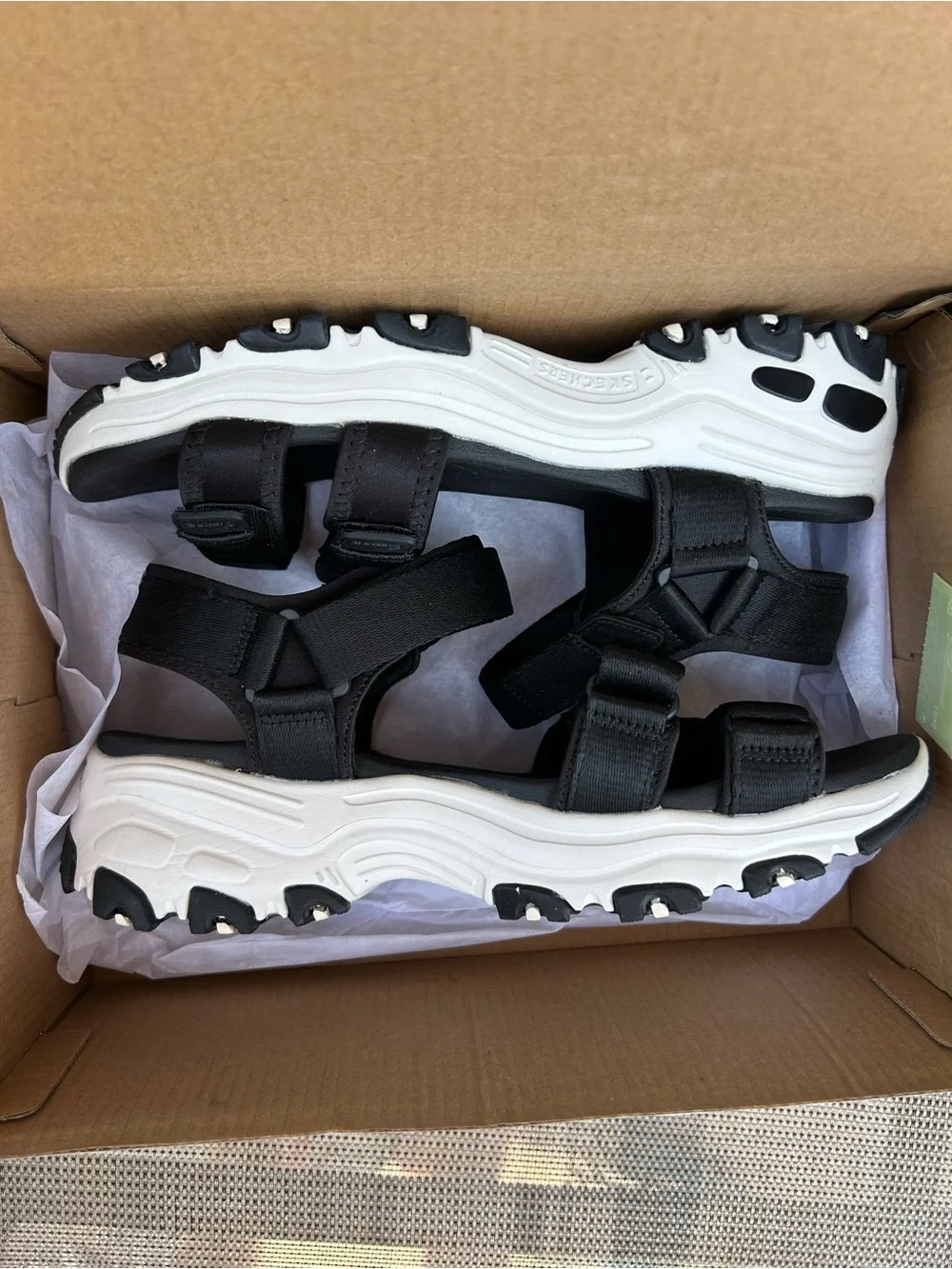 Skechers D Lites size 9 Fresh Catch Yoga Foam Sandals in White Black platform